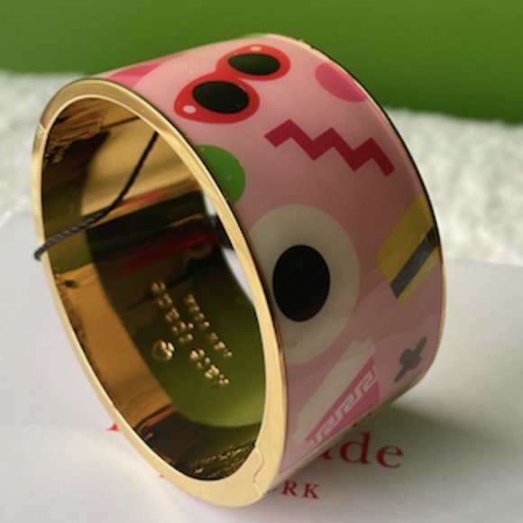 kate spade x Darcel | Donut Taxi Magnetic Hinged Bangle - Picture 4 of 11